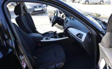 BMW Seria 1 F20-F21 Hatchback 5d Facelifting 2015 116i 109KM 2016 BMW Seria 1 Grzane Fotele, Climatronic, Tempomat, Czujniki Parkowania, El., zdjęcie 7