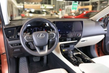 Lexus NX II SUV Facelifting 2.5 450h+ 309KM 2024 Lexus NX 450h Omotenashi AWD 2.5 Hybryda Plug-in 309KM, zdjęcie 18