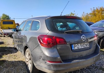 Opel Astra J Sports Tourer 1.7 CDTI ECOTEC 110KM 2011 Opel Astra 2011r, 1.7 CDTI. Uszkodzony lewy przod. Pali 1.7 Diesel 110KM, zdjęcie 2
