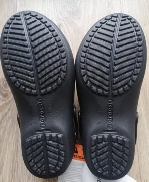 Шлепанцы и сандалии Crocs