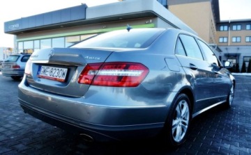 Mercedes Klasa E W212 Limuzyna 350 CDI BlueEFFICIENCY 231KM 2009 Mercedes-Benz Klasa E 4-Matic , Automat, Ledy, 3.0 Diesel 231KM, zdjęcie 3