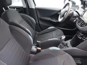 Peugeot 208 I Hatchback 3d 1.2 VTI 82KM 2014 Peugeot 208 1.2 PureTech, Navi, Klima, zdjęcie 8