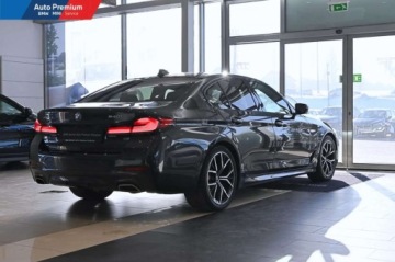 BMW Seria 5 G30-G31 Limuzyna Facelifting 3.0 540i 333KM 2023 BMW Seria 5 540i xDriveFV23Adaptacyjny Reflektor LEDM Kierownica Skorzana, zdjęcie 18
