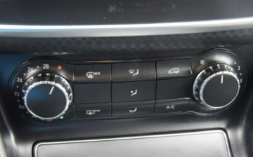 Mercedes Klasa A W176 Hatchback 5d Facelifting 180 122KM 2017 Mercedes-Benz Klasa A 1.6B 2017r Navi PDC Grzane Fotele Sprowadzony Oplaco, zdjęcie 27