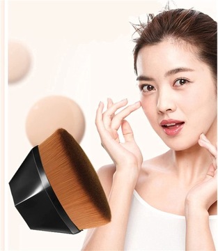 ПЛОТНАЯ МЯГКАЯ КИСТОЧКА ДЛЯ ОДНОРОДНОЙ ТОНАЛЬНОЙ ОСНОВЫ