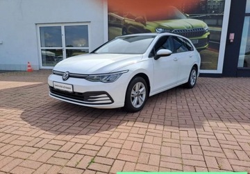 Volkswagen Golf VIII Variant 1.5 eTSI 130KM 2022 Volkswagen Golf EVO Life 1.5 TSI 130KM Czujniki Tempomat LED Clima ASO