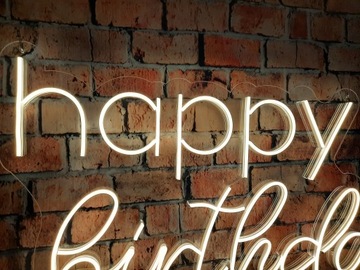 С ДНЕМ РОЖДЕНИЯ неоновая вывеска