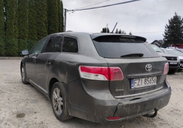 Toyota Avensis III Wagon 2.0 D-4D 126KM 2010 Toyota Avensis 2010r, 2.0 DIESEL. Lekko uszkodzony przod. Jezdzi. 2.0, zdjęcie 2