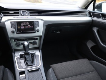 Volkswagen Passat B8 Limousine 2.0 TDI BlueMotion Technology 150KM 2015 VW Passat 2.0 TDI, Automat, Navi, Klima, zdjęcie 7