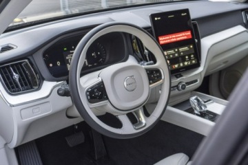 Volvo XC60 II 2025 Volvo XC 60 Plus Dark B5 AWD mild hybrid Benzyna, zdjęcie 13