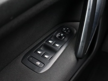 Peugeot 308 II SW Facelifting 1.2 PureTech 130KM 2019 Peugeot 308 1.2 PureTech, Automat, Navi, Klima, zdjęcie 17