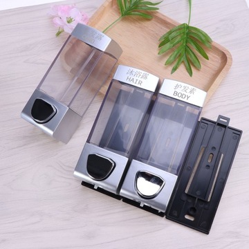 Дозатор мыла с помпой для настенного крепления.