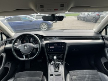 Volkswagen Passat B8 Variant 2.0 TDI BlueMotion SCR 190KM 2018 Volkswagen Passat Variant R-Line Highline Automat, zdjęcie 10
