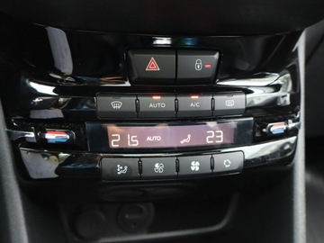 Peugeot 2008 I SUV Facelifting 1.2 PureTech 130KM 2016 Peugeot 2008 1.2 PureTech, Salon Polska, zdjęcie 11