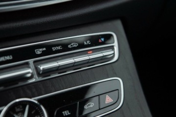 Mercedes Klasa E W213 Cabrio 2.0 200 184KM 2017 Mercedes-Benz Klasa E 200 Coupe AMG Salon PL Autotrade Mercedes-Benz, zdjęcie 30