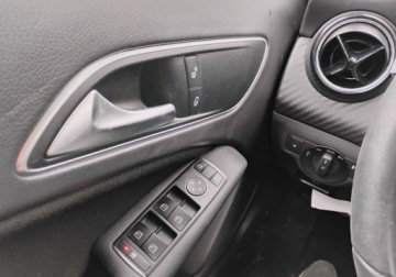 Mercedes GLA I Off-Roader Facelifting 1.6 180 122KM 2019 Mercedes-Benz GLA I rej 2020r, 1.6 Benzyna. AUTOMAT. Uszkodzony przod. VAT, zdjęcie 9