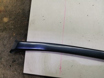 LISTWA SZYBY CZOŁOWEJ PRAWA MERCEDES W204