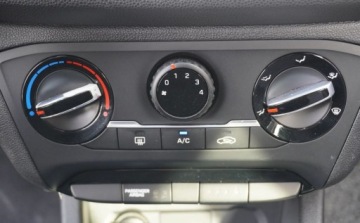 Hyundai i20 II Coupe 1.2 MPI 84KM 2017 Hyundai i20 Bezwypadkowy Serwisowany 1-Wlasciciel Klimatyzacja Alu Pdc Asy, zdjęcie 21