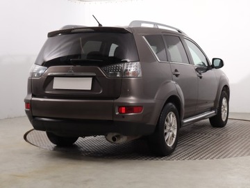 Mitsubishi Outlander II 2.4 MIVEC 170KM 2010 Mitsubishi Outlander 2.4 MIVEC, 4X4, 7 miejsc, zdjęcie 4