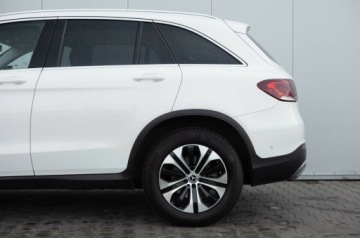 Mercedes GLC C253 SUV Facelifting 2.0 200d 163KM 2022 Mercedes-Benz GLC 200d 4Matic AMG Line Salon PL Autotrade 2.0 Diesel, zdjęcie 13