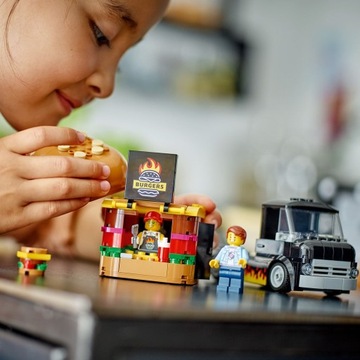 LEGO City 60404 Грузовик с бургерами в подарок