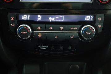 Nissan Qashqai II Crossover 1.2 DIG-T 115KM 2016 Nissan Qashqai 1.2 DIG-T, Salon Polska, zdjęcie 11