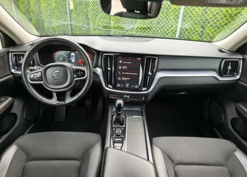 Volvo V60 II  Kombi 2.0 D3 150KM 2019 Volvo V60 D3 Drive-E R-Design Momentum, zdjęcie 3