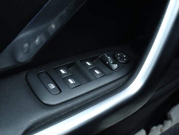 Peugeot 2008 I SUV Facelifting 1.6 BlueHDi 120KM 2016 Peugeot 2008 1.6 BlueHDi, Skóra, Navi, Klima, zdjęcie 16