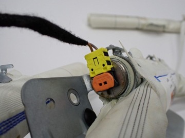 ZÁVĚS AIRBAG BOČNÍ PRAVÁ ORIGINÁLNÍ 13250503 OPEL MERIVA II B 13R