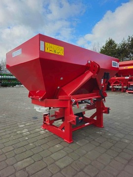 Разбрасыватель удобрений двухдисковый STRUMYK TYTAN 600кг Рассада