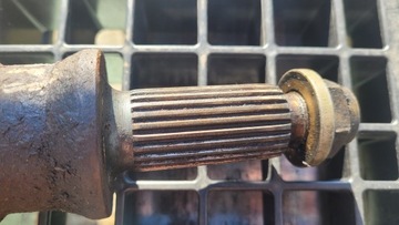 ВАЛ ПЕРЕДНИЙ ПРАВЫЙ LAND ROVER DISCOVERY 2