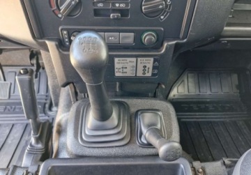 Land Rover Defender III 90 Station Wagon 2.2 TD4 122KM 2012 Land Rover Defender 4X4, HAK, klima, 7 osobowy 2.2 Diesel 122KM, zdjęcie 18