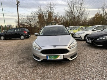Ford Focus III Kombi 1.0 EcoBoost 125KM 2015 Ford Focus 2015 rok Salon Polska/II właściciel/Uszkodzony, zdjęcie 2