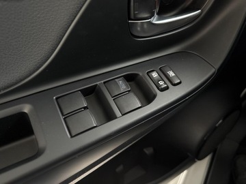 Toyota Yaris III Hatchback 5d Facelifting 2017 1.5 Hybrid 100KM 2018 Toyota Yaris Hybrid 100 Selection III (2011-2019), zdjęcie 19