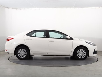 Toyota Corolla XI Sedan Facelifting 1,33 Dual VVT-i 99KM 2017 Toyota Corolla 1.3 Dual VVT-i, Salon Polska, zdjęcie 5