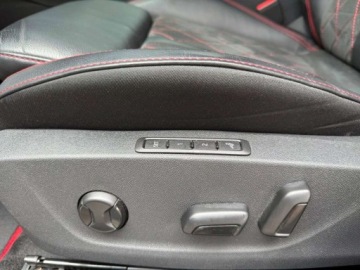 Skoda Octavia IV Kombi 2.0 TDI SCR 200KM 2023 Skoda Octavia 2.0TDI 200KM RS 4X4 DCC VirtCockpit NiskiPrzebieg Keyless Ka, zdjęcie 11