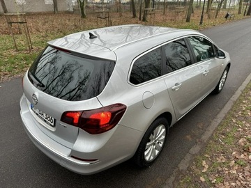 Opel Astra J Sports Tourer Facelifting 2.0 CDTI ECOTEC 165KM 2013 Opel Astra Sport Tourer 2.0 CDTI 165 KM 2013r. Xen, zdjęcie 9