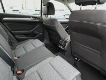 Volkswagen Passat B8 Variant Facelifting 2.0 TDI SCR 200KM 2023 Volkswagen Passat Variant Passat 2.0 TDI 200KM Bus, zdjęcie 23