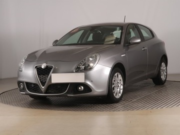 Alfa Romeo Giulietta Nuova II Hatchback 5d Facelifting 2016 1.6 JTDM-2 120KM 2019 Alfa Romeo Giulietta 1.6 JTDM, Salon Polska, zdjęcie 1