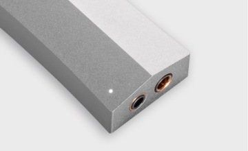 Astell&Kern HC4 ПОРТАТИВНЫЙ ЦАП-УСИЛИТЕЛЬ ДЛЯ НАУШНИКОВ USB LIGHTNING AK4493