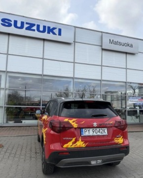 Suzuki 2025 Suzuki Vitara DEMO Elegance 1,4 Mild Hybrid 4WD 6AT Bright Red 1.4 111KM, zdjęcie 2