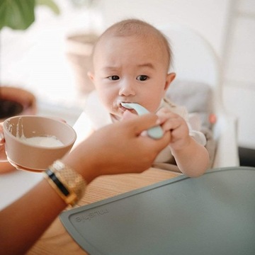 Łyżeczki silikonowe MUSHIE 2szt. Pale Daffodil