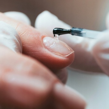 PALU BAZA Maxi 11 g, gęsta baza hybrydowa do paznokci PRZEZROCZYSTA