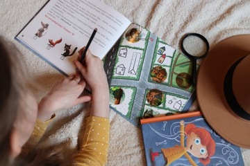 Юлька и Шпулька - набор книг с наклейками.