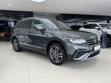 Volkswagen Tiguan Allspace SUV Facelifting 2.0 TDI SCR 150KM 2022 Volkswagen Tiguan Allspace Allspace Elegance 4Motion Hak Kamera cofania, zdjęcie 4