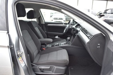 Volkswagen Passat B8 Variant Facelifting 2.0 TDI SCR 200KM 2022 Volkswagen Passat 2.0 TDi 200KM DSG7 Business SalonPL ASO NaviKameraTravel, zdjęcie 35