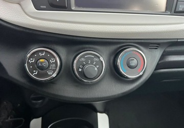 Toyota Yaris III Hatchback 5d Facelifting 1.0 VVT-i 69KM 2014 Toyota Yaris 1.0 Benzyna Kamera Klimatyzacja El. lusterka Benzyna 69KM, zdjęcie 20