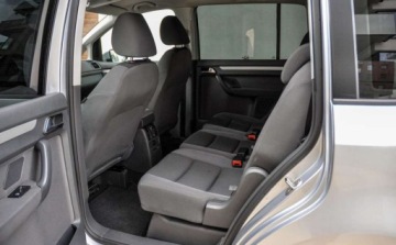 Volkswagen Touran II 1.6 TDI 105KM 2010 Volkswagen Touran 2010 r. 1.6 Diesel 105KM, zdjęcie 7