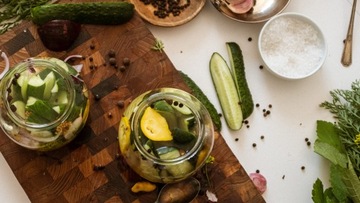 СТЕКЛЯННАЯ БАНКА С КРЫШКОЙ И РУЧКОЙ 2,65 Л.