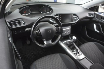 Peugeot 308 II SW Facelifting 1.2 PureTech 110KM 2018 Peugeot 308 1.2 Turbo doinwestowany hak nawigacja, zdjęcie 10